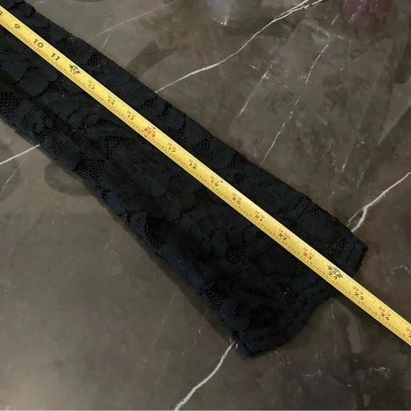 Express Womens Black Sheer Lace Top
Size Small Y2K 90s Whimsigoth Fairy Grunge - Picture 12 of 13